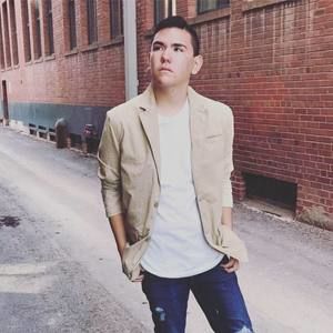 Meet your Posher, Derek